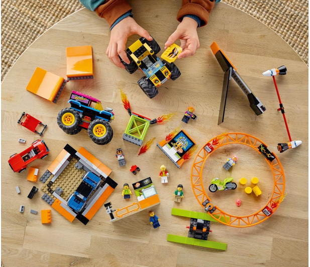 LEGO City 60295 Arena pokazów kaskaderskich - 1026656 - zdjęcie 2